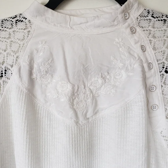 Free People lace and floral detailed thermal, size medium - Picture 6 of 12